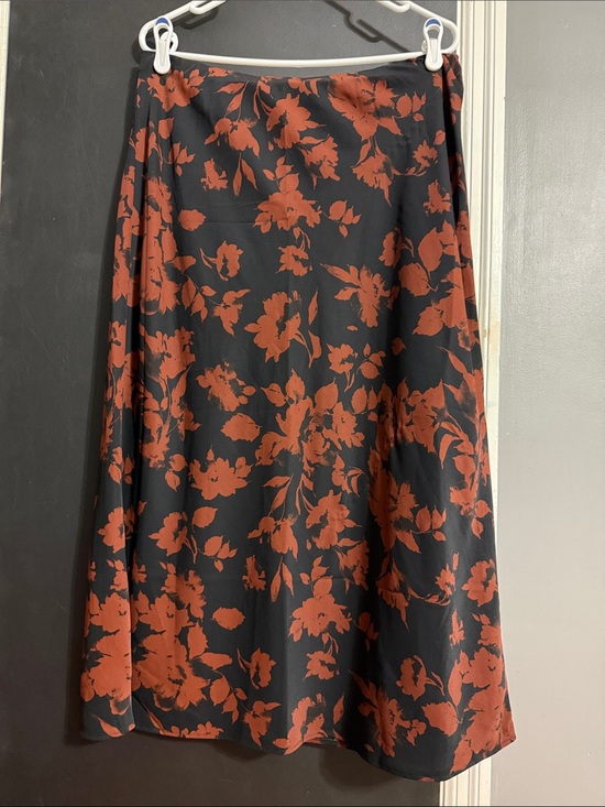 Abercrombie & Fitch Dresses & Skirts - Abercrombie & Fitch Floral Satin Slip Skirt Size: L Elastic Waist Midi